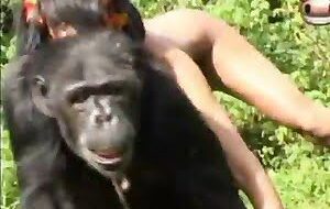 Mulher gostosa demais fazendo sexo muito foda - Mulheres transando com macaco